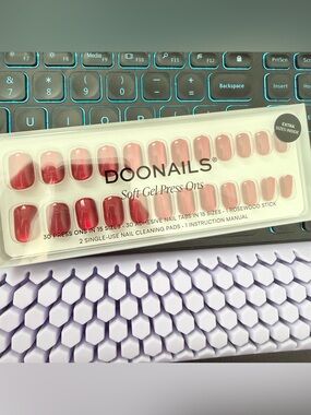 New Doonails Soft Gel Press On Nails - Red Cat Eye extra short square